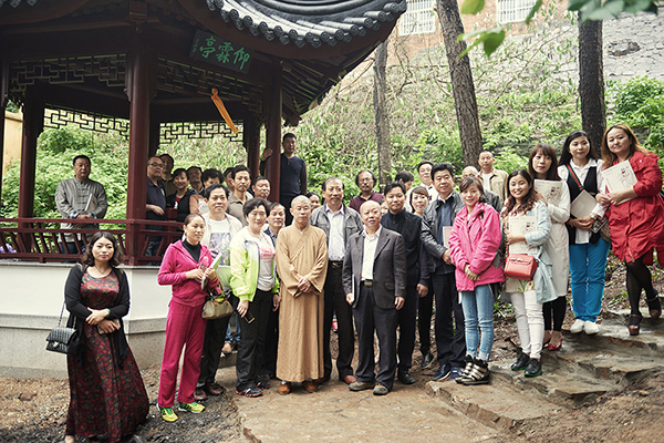 近日,圆霖法师纪念亭"仰霖亭"在南京狮子岭兜率寺落成