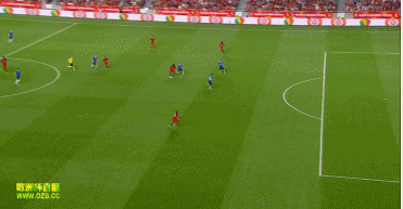 桑谢斯中场断球,他将球传给右路的夸雷斯马,后者面对门将一脚推射破门