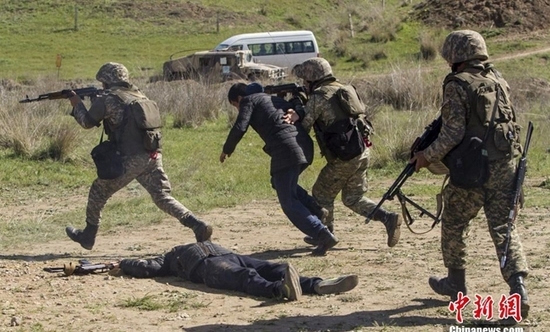 哈萨克斯坦反恐行动持续 5名恐怖分子被击毙
