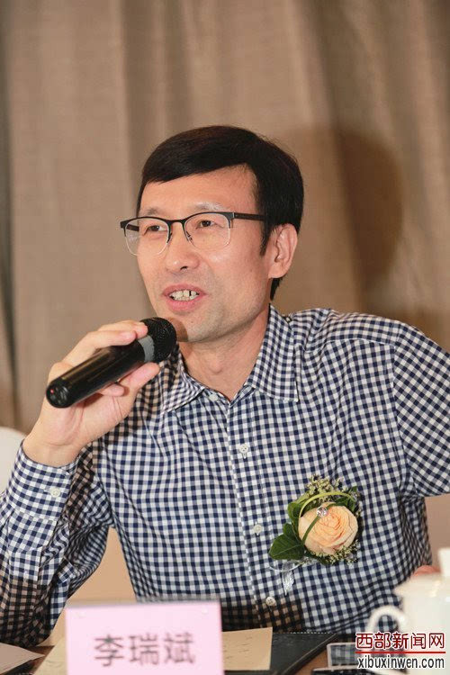 柔婷集团董事长_董事长办公室图片