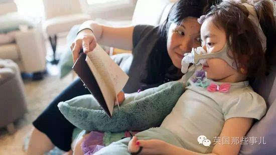 出生就坐轮椅戴呼吸机一个5岁小女孩自己决定了自己的