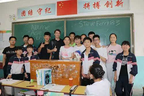 美国人在泾阳:泾干中学来了一位"歪果仁",还挺帅!