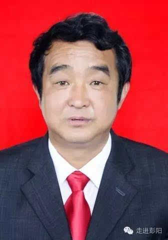 彭阳县白阳镇人,1994年10月加入中国共产党,1989年7月参加工作,现任县