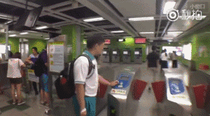 自黑无下限,随便一拍就是表情包▼