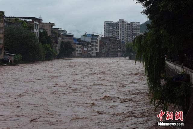 6月19日,暴雨导致泸州古蔺县多处被淹,据古蔺县政府防汛抗旱指挥部