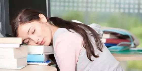 荐]午睡是个技术活,姿势不对会导致神经损伤!你