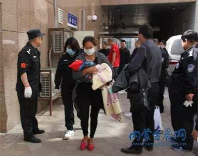 犯罪嫌疑人将被转送到四川全媒体记者 齐晓英 通讯员 焦天亮摄影