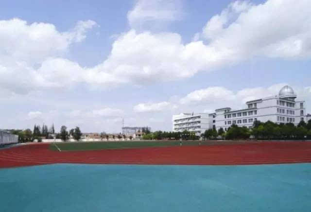 江苏省海安高级中学位于江苏省南通市海安县,  学校是国家级示范高中