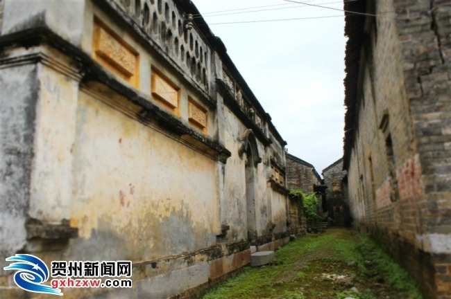 6月17日,钟山县石龙镇首届旅游文化节在石龙镇黄龙村农家休闲大院