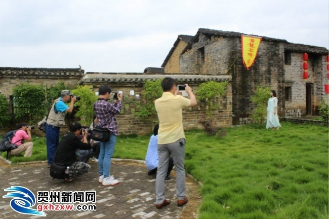 钟山石龙举行首届旅游文化节