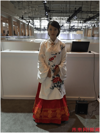 中国首个美女机器人亮相达沃斯 颜值爆表