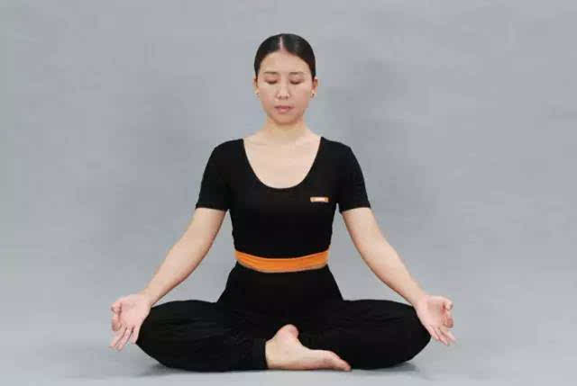 坐式瑜伽,坐着都能又瘦又美的神奇体式~