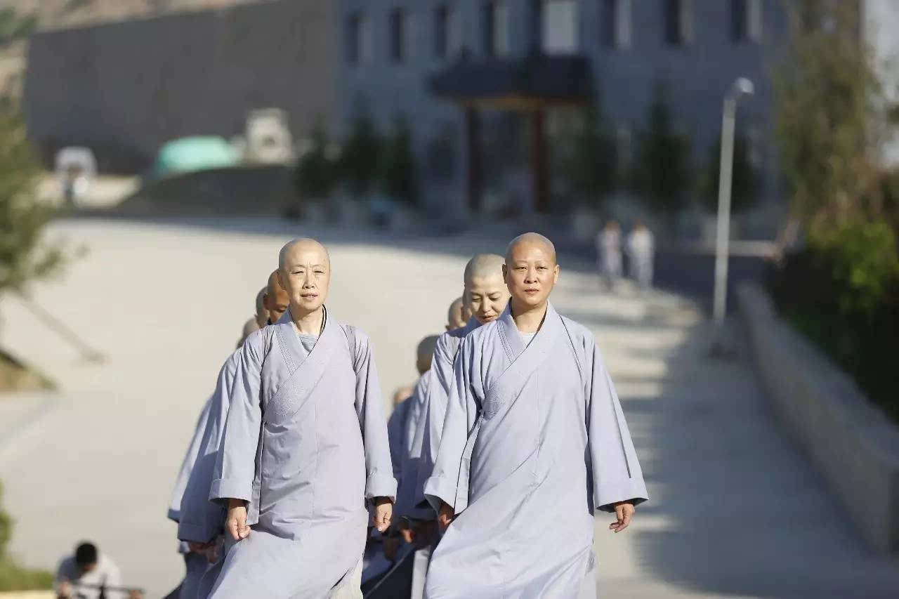 (净土寺正在施工,戒子们在大悲古寺,出发前往正觉寺)