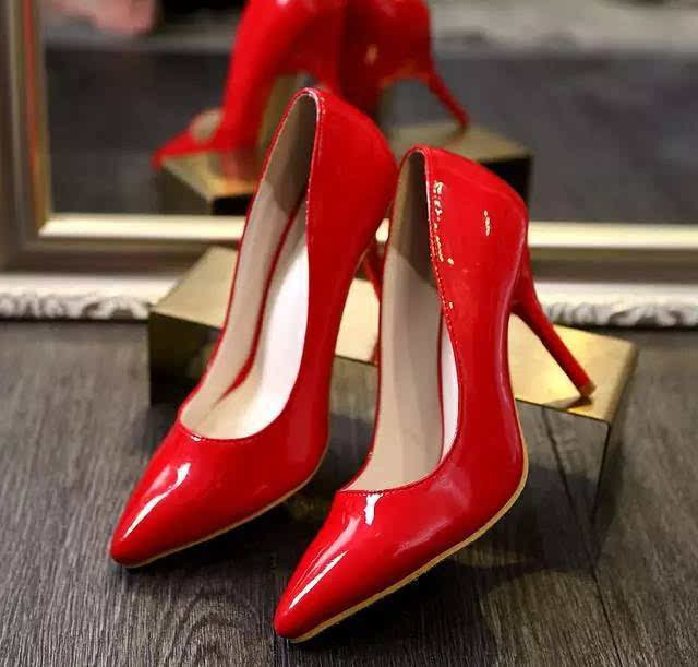 女人最爱的高跟鞋,这样穿出街,是男人都喜欢!