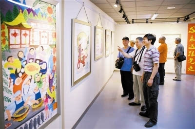 本报讯(记者刘桂芳)京津冀民间绘画邀请展昨天在天津市群众艺术馆拉