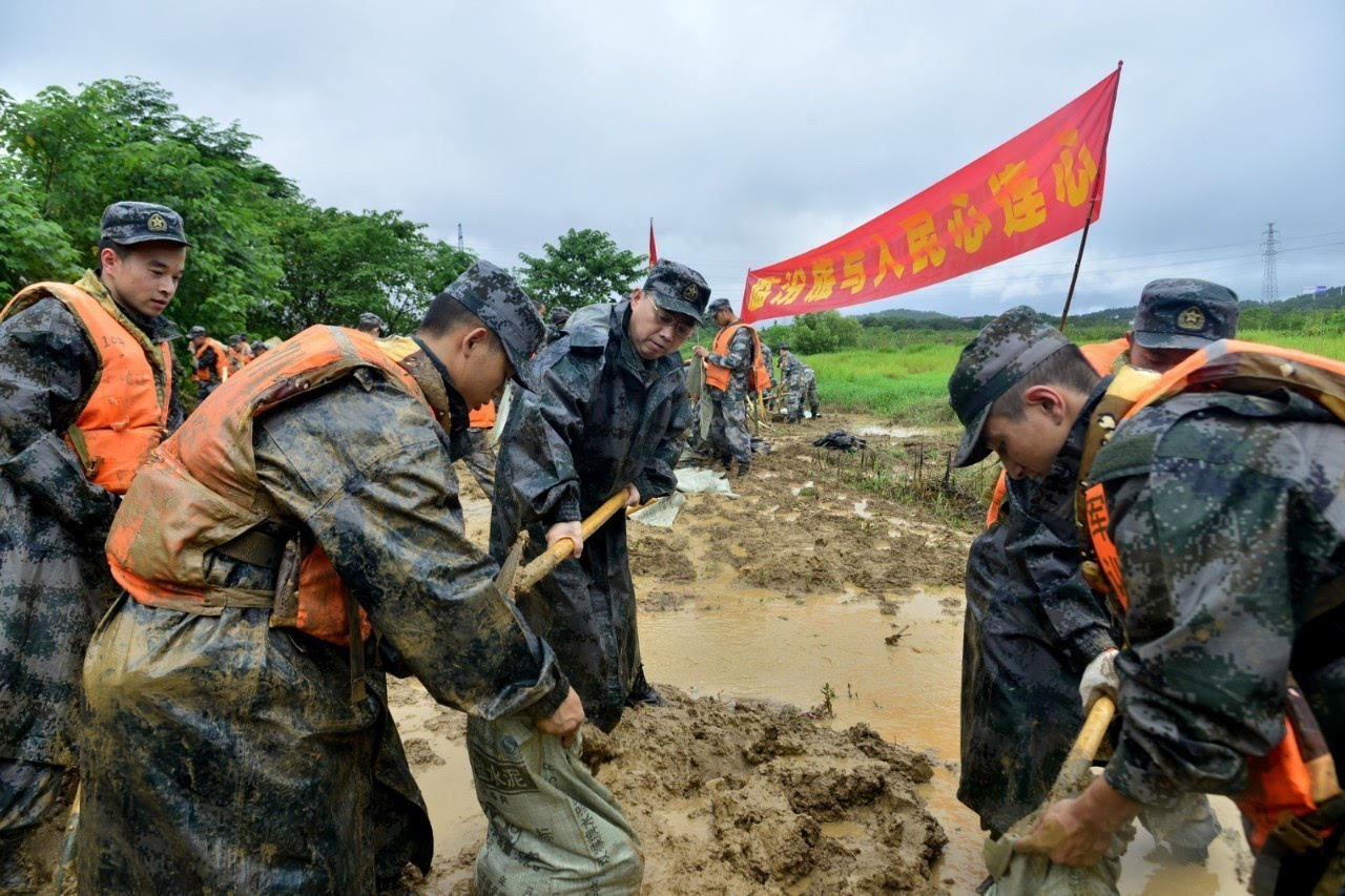 暴雨成灾!东部战区陆军千名官兵奋战在抗洪救灾一线-搜狐