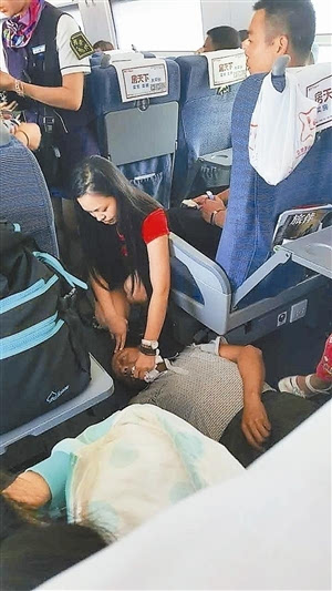 疾驰高铁上乘客心跳骤停 福田医院护士人工呼吸施救