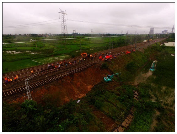 特大暴雨导致长荆铁路中断 7月6日30趟列车停运