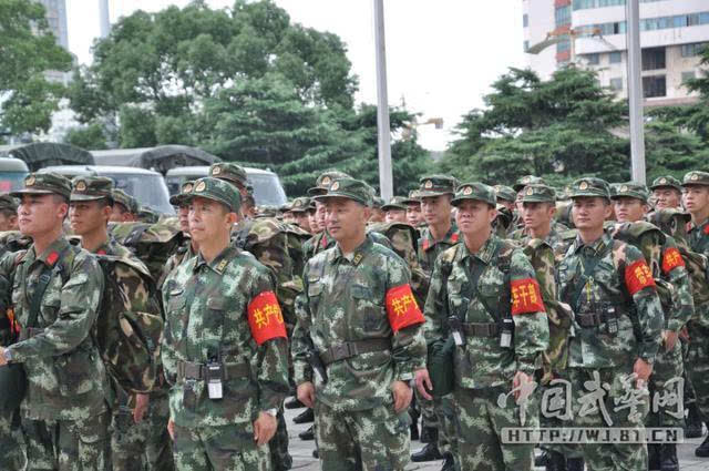 武警8720部队千余官兵紧急驰援苏州迎战台风