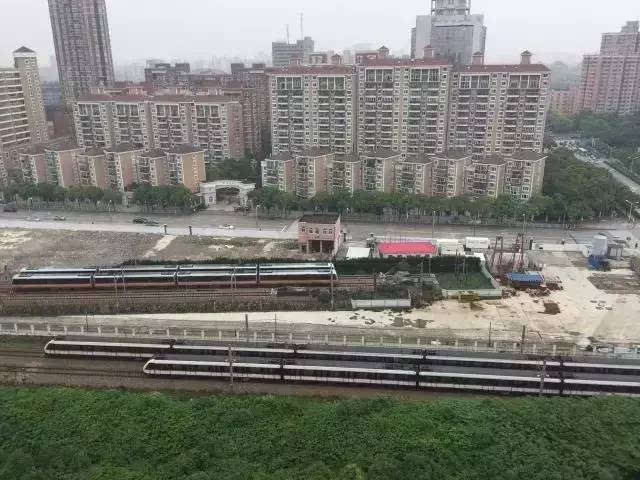 闵行| 莘庄地铁站附楼下半年拆除,20年风雨成追忆