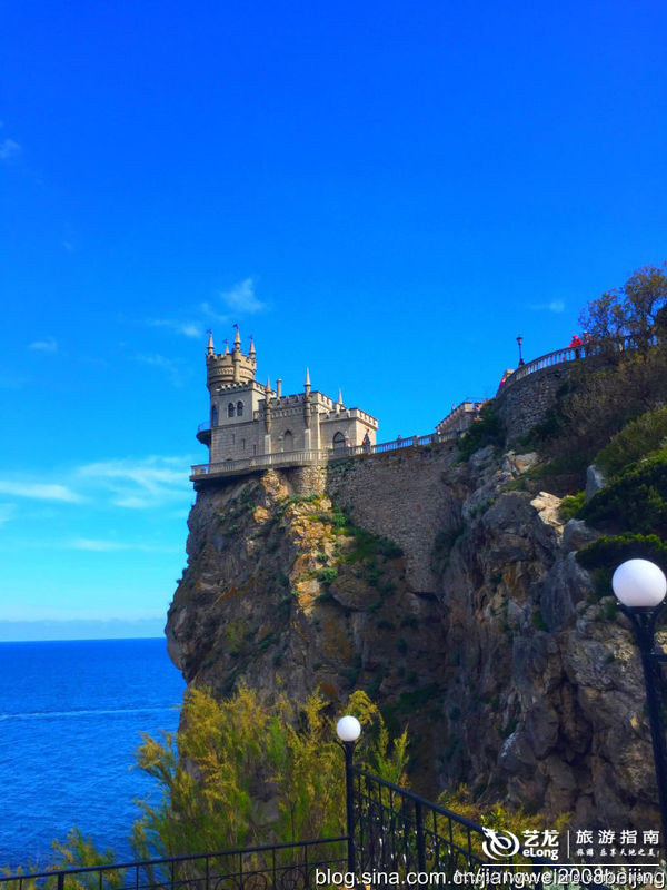 克里米亚雅尔塔建在悬崖上的堡垒燕子堡图