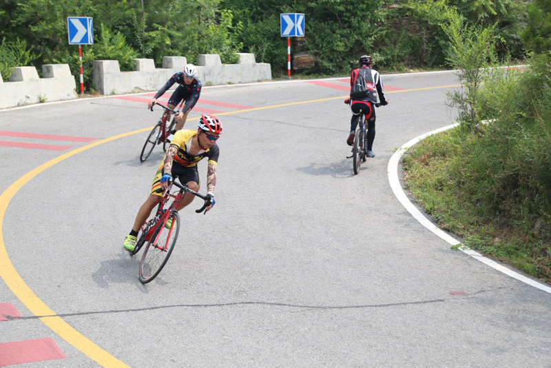 第二届环北京业余公路车赛第三赛段计时结束