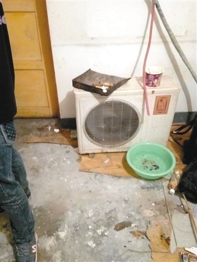 开通巷租户将空调外机装在客厅滴水导致楼下漏