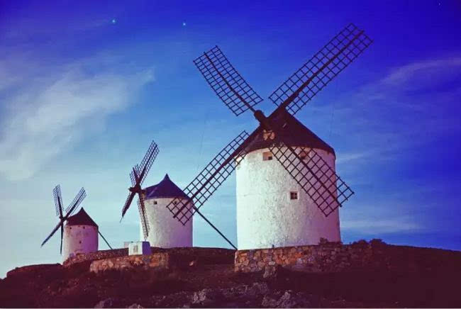西班牙风车村:堂吉诃德与梦境中的世界