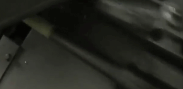 去掉两侧的皮之后,切去两端,再用一个直径较小的空心圆柱刀具插入中间