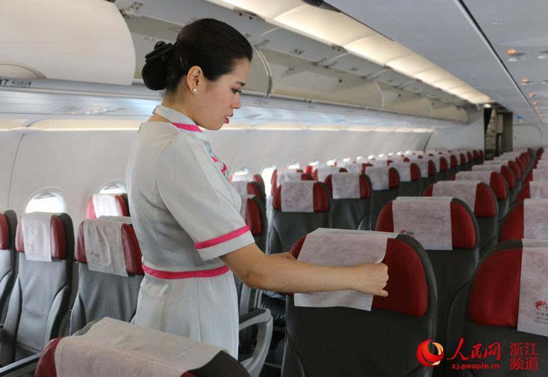 空姐张曦琼:星级服务给旅客一段难忘的空中之旅