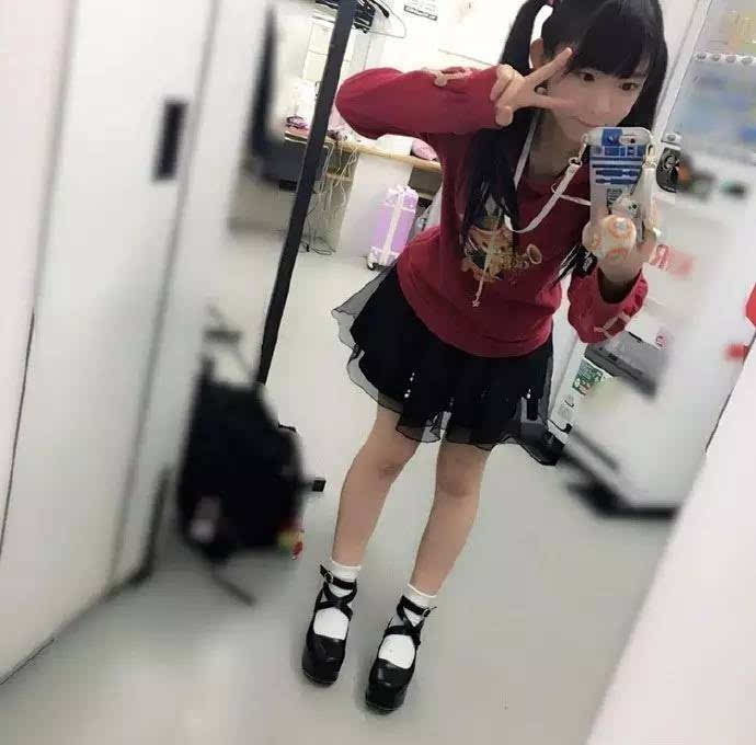 20岁美女完美cos动漫小学生 这才是真的童颜巨乳