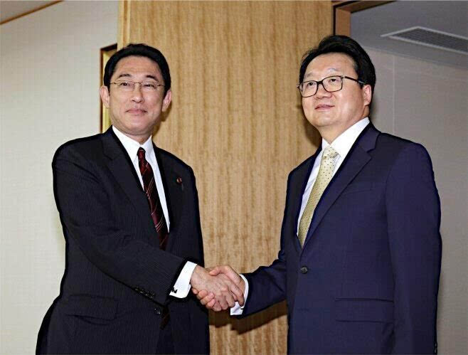 日本外相岸田文雄与新任韩国驻日大使举行会谈