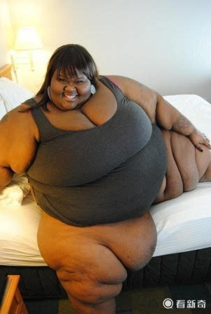 762斤超级肥美人想再重50斤 女子因胖赚钱很自豪