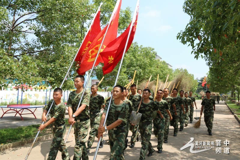 武警8650部队某部抗洪抢险期间开展助民慰问活动