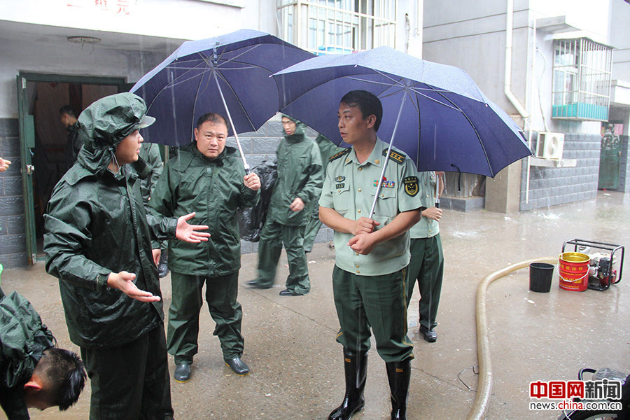 14时许,武警北京总队十四支队出动50余名兵力赶赴现场.