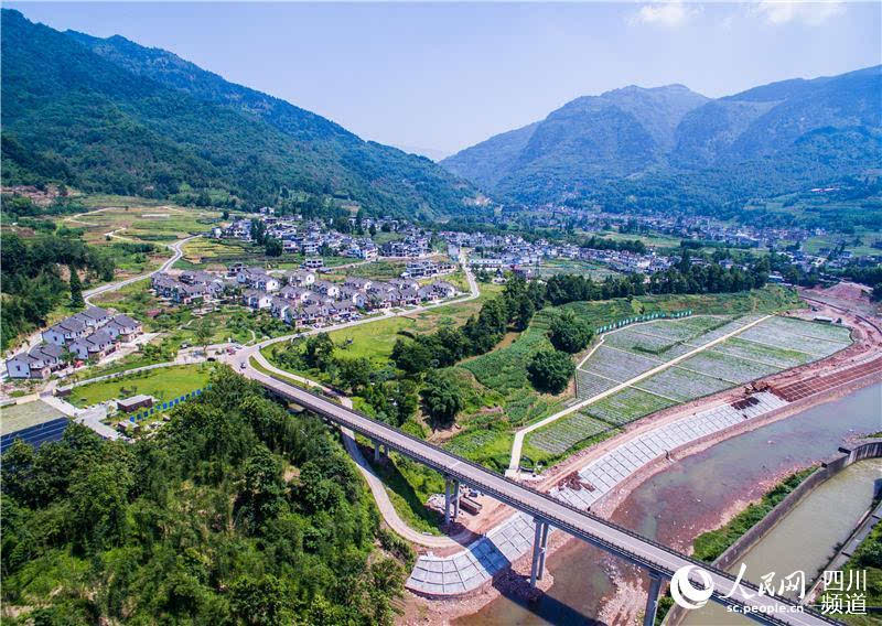 雅安雨城区灾后重建崭新颜之新城新村新学校