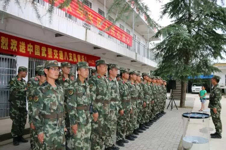 [头条]武警部队撤离太湖,现场再现"十送红军"场景,太