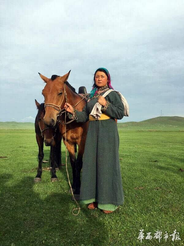 《我的无色世界》正在内蒙古赤峰草原上热拍