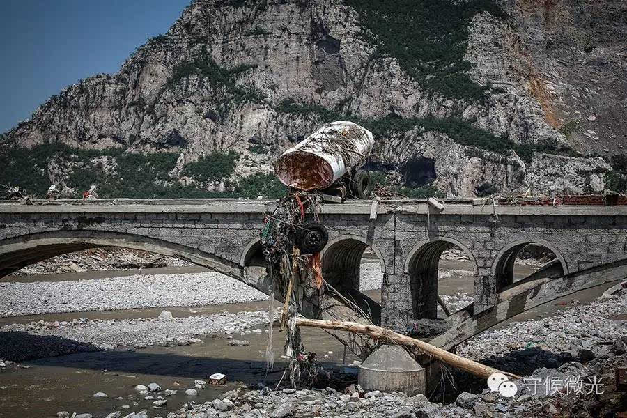 他们只能站在废墟之中 河北井陉洪水灾区急需援助