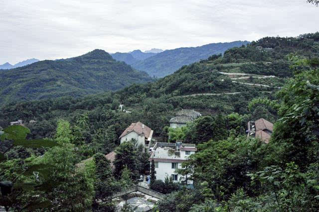 距成都约70km的三郎镇,既可避暑又可欣赏美景