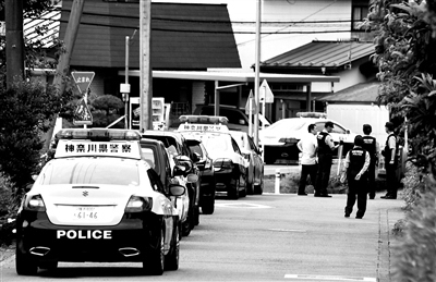 7月26日,在日本神奈川县相模原市,警察在发生持刀行凶事件的福利院