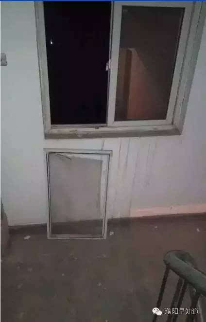 楼梯间的窗户也被炸毁