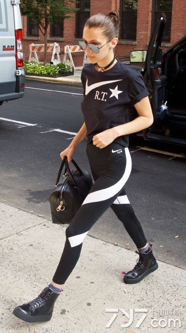 贝拉 哈迪德(Bella Hadid)最新街拍 贴身运动装