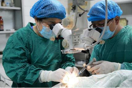 北京眼科专家团应邀在鲁矿医院开展大型义诊、
