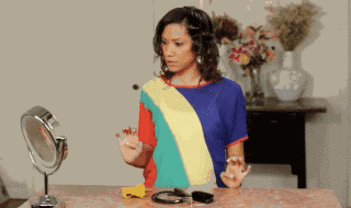 美美哒~ 3 筷 子 卷 发 法 必备:1双筷子 step 1:先把头发分两股,一边