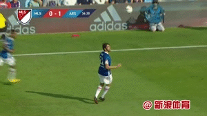 尴尬卡卡无人防守踩球车躺地望天直叹气gif