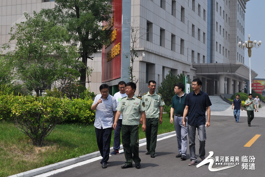 八一前夕 临汾市粮食局领导携军供粮站慰问驻临部队