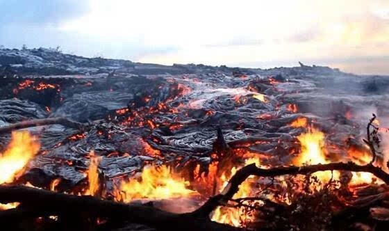 夏威夷活火山喷发 熔岩凝成笑脸状