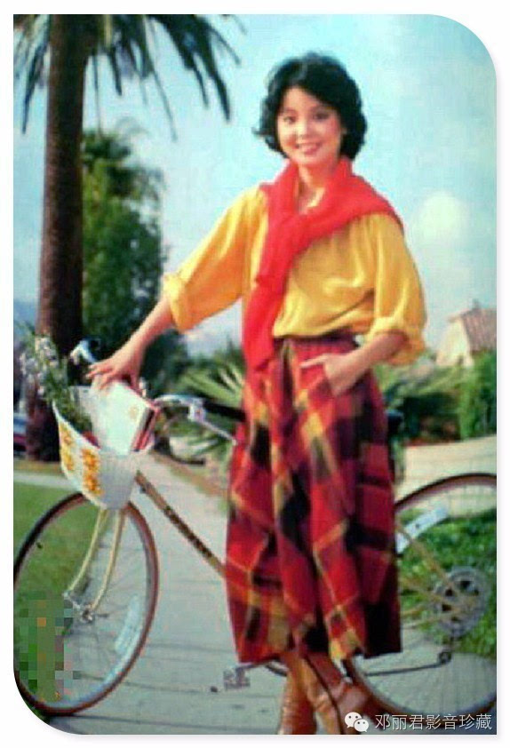 邓丽君70年代的穿着,美过当今流行风