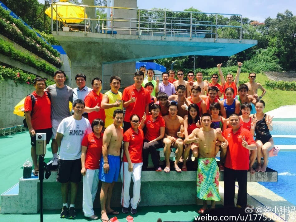 中国跳水队结束集训美女选手教练广州大合影